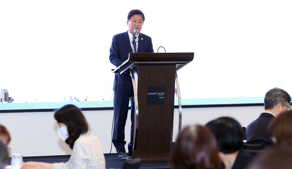 최교진 교육감이 12일에 열린 세종교육공동체 회복 협의회에서 악성민원에 대한 전수조사 방침을 밝혔다.