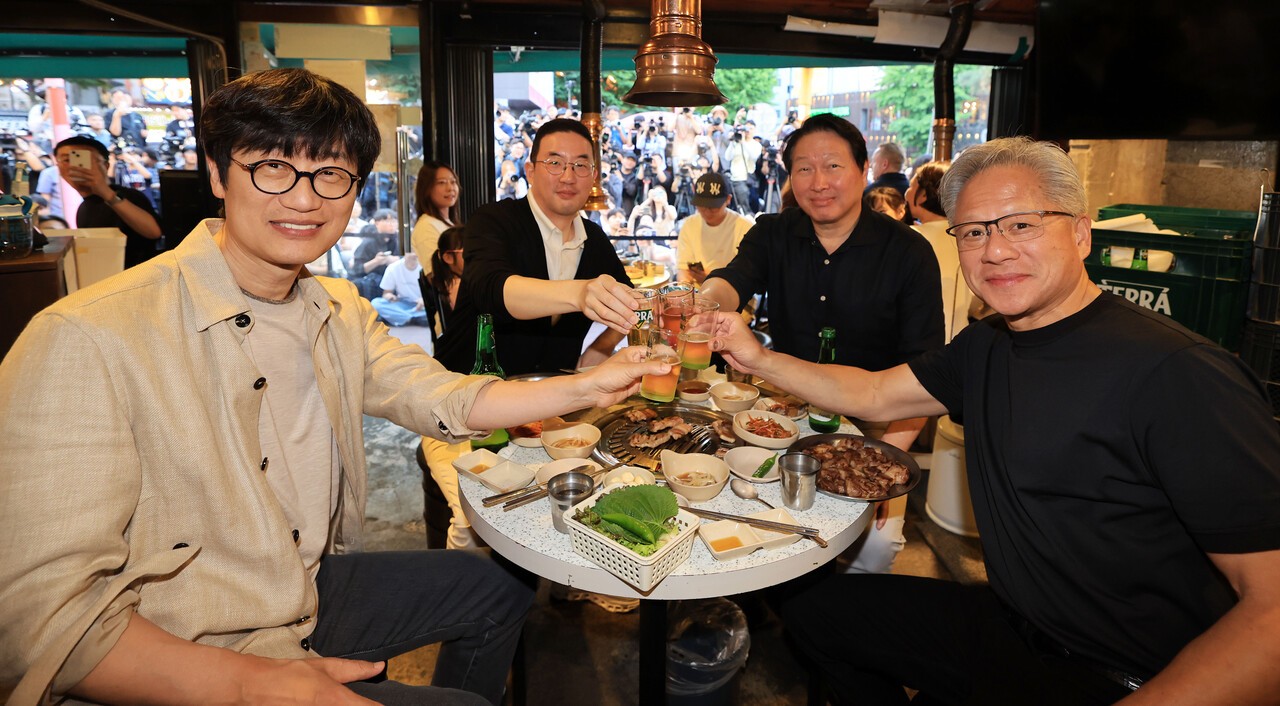 홍대 삼겹살집에 모인 인공지능 글로벌 리더들…젠슨 황, 한국형 인공지능 동맹 다시 짰다(1부)